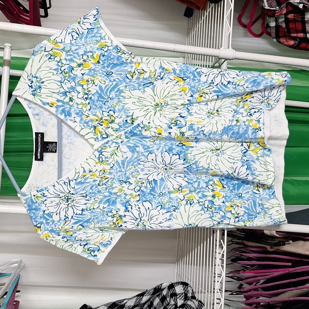 NORTON MCNAUGHTON FLORAL PRINT SHORT SLEEVE TOP SIZE SMALL